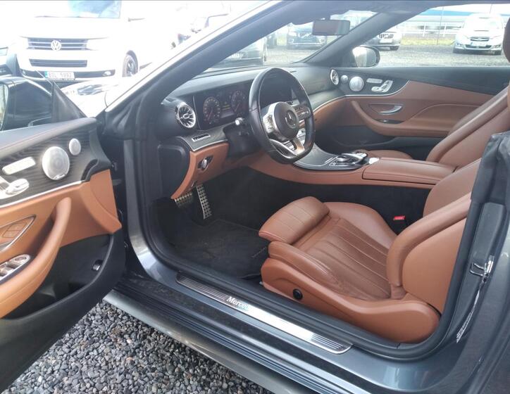 Mercedes-Benz Třídy E 9