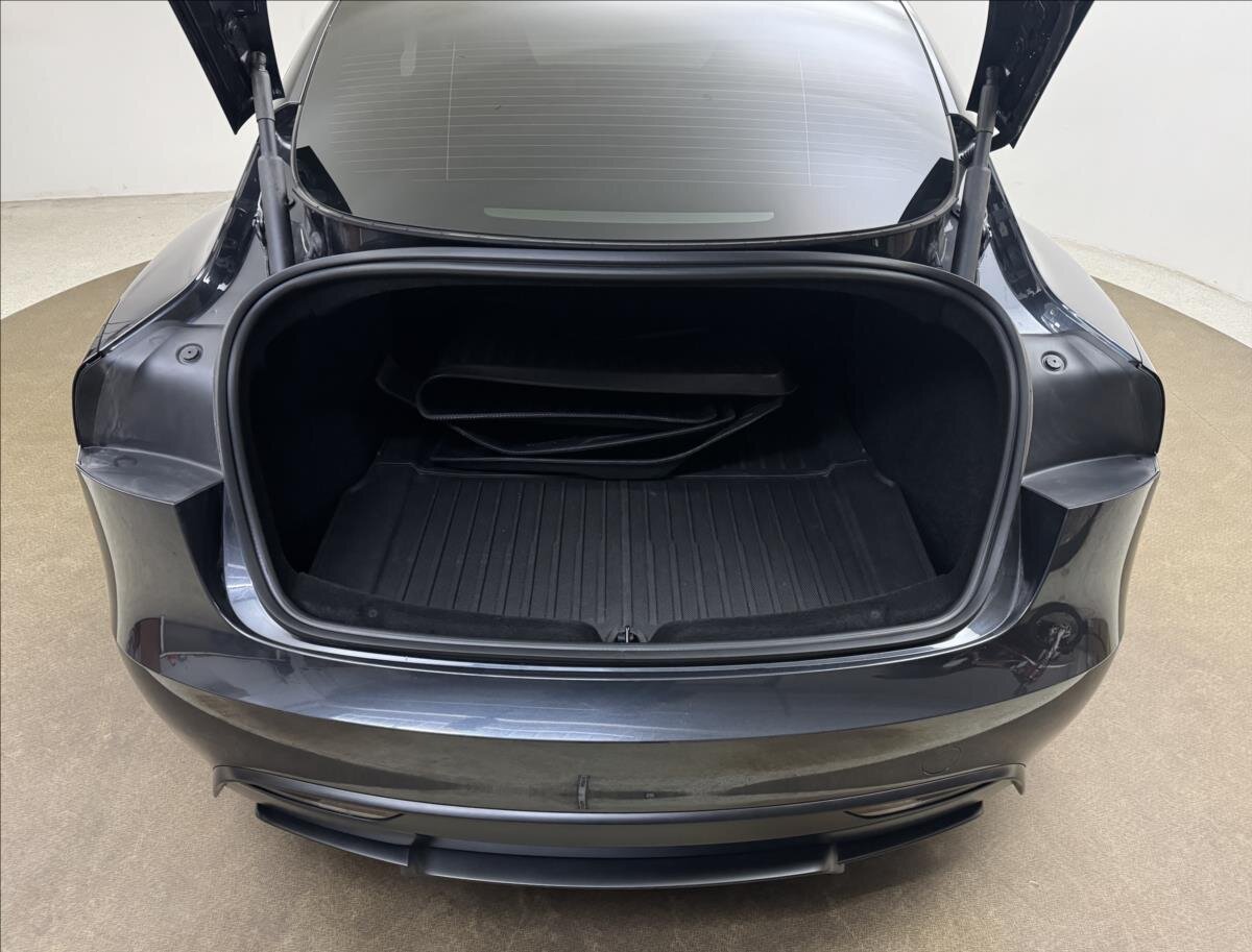 Tesla Model 3 Sedan 0,0 460 kw