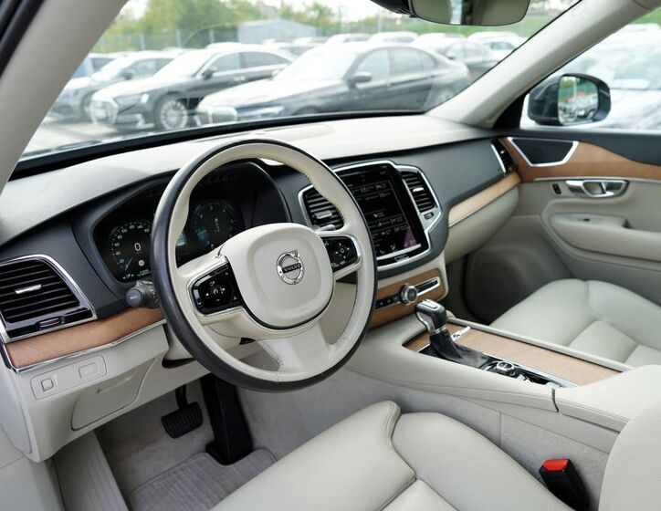 Volvo XC90 26
