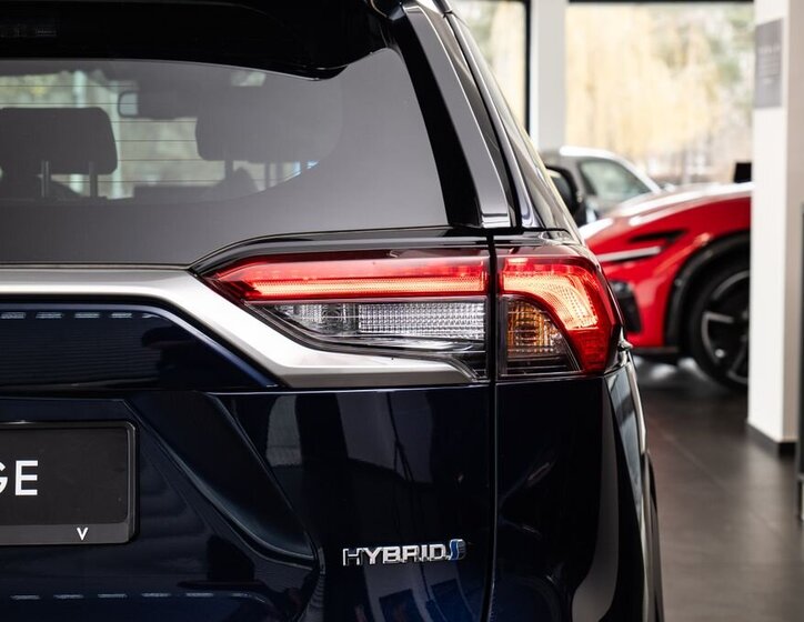 Toyota RAV4 SUV 2,5 l 131 kw