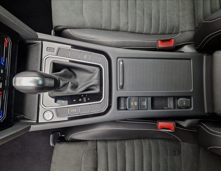 Volkswagen Passat Sedan / Limuzína 2,0 l 147 kw