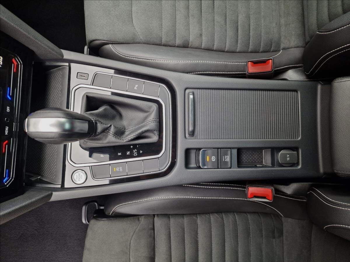 Volkswagen Passat Sedan / Limuzína 2,0 l 147 kw