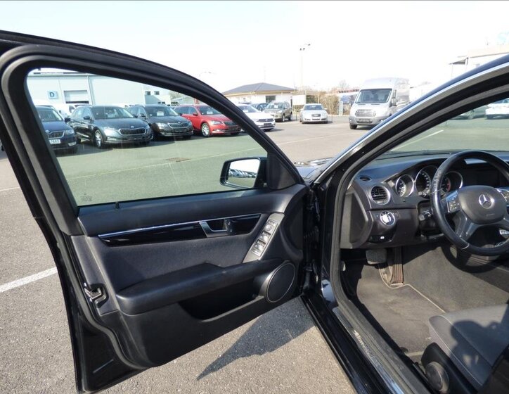 Mercedes-Benz Třídy C Sedan / Limuzína 2,1 l 88 kw