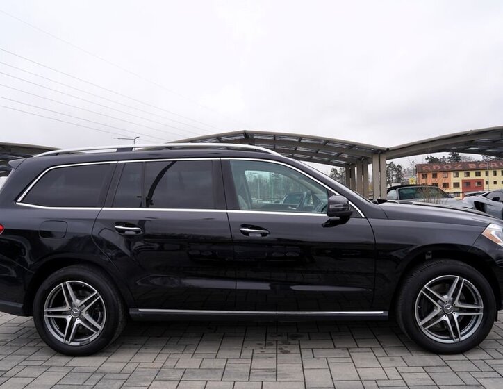 Mercedes-Benz GL SUV 4,7 l 320 kw