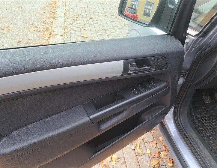 Opel Zafira Kombi 1,7 l 81 kw