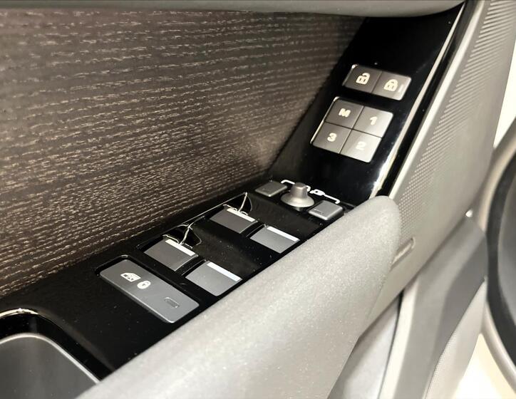 Land Rover Range Rover Velar 11