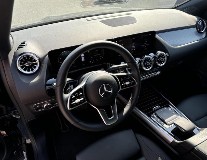 Mercedes-Benz GLA 10