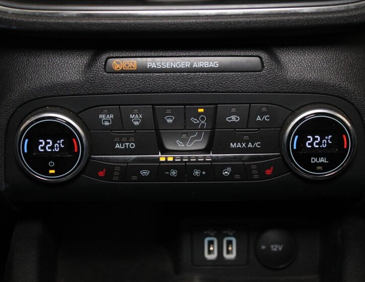 Ford Kuga SUV / Terénní 1,5 l 88 kw