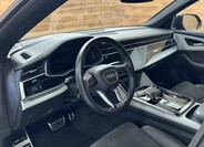 Audi Q8 13