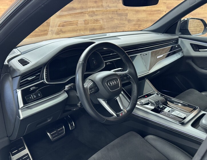Audi Q8 13