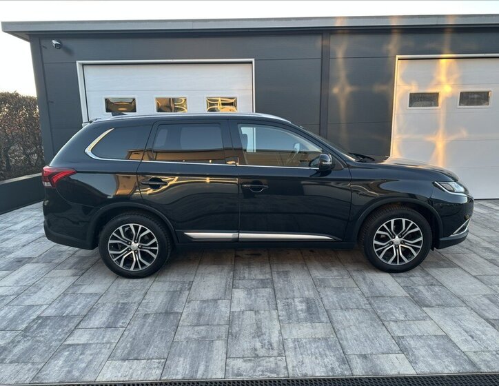 Mitsubishi Outlander SUV / Terénní 2,3 l 110 kw