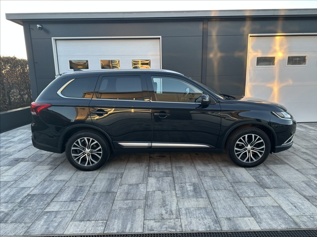 Mitsubishi Outlander SUV / Terénní 2,3 l 110 kw