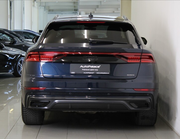 Audi Q8 4