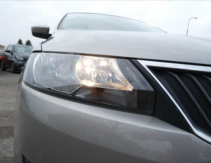 Škoda Rapid Sedan / Limuzína 1,2 l 77 kw