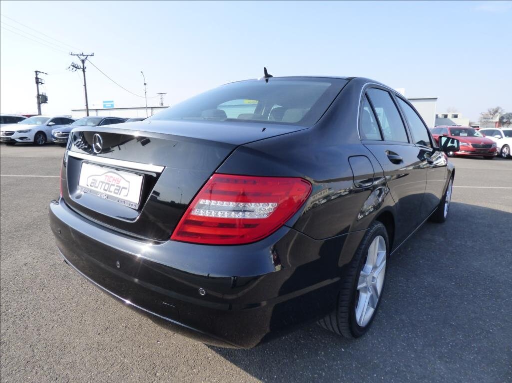 Mercedes-Benz Třídy C Sedan / Limuzína 2,1 l 88 kw