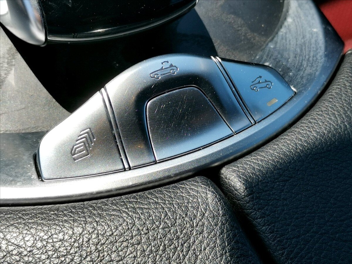 Mercedes-Benz Třídy C Kabriolet 2,0 l 180 kw