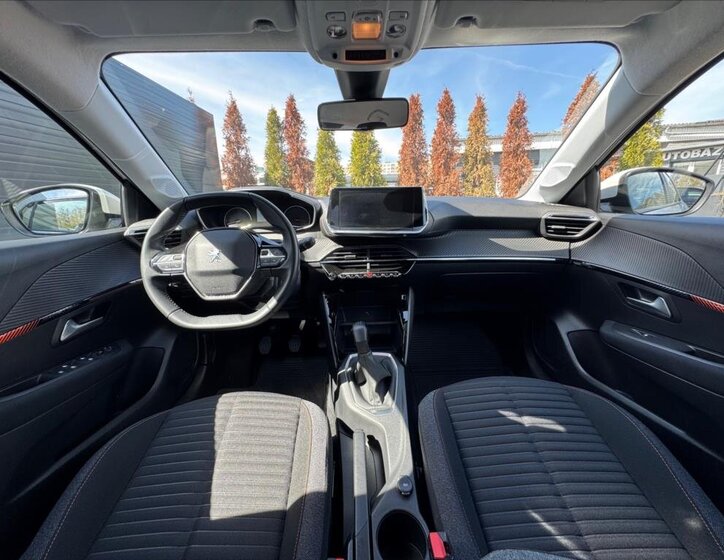 Peugeot 208 Hatchback 1,2 l 55 kw