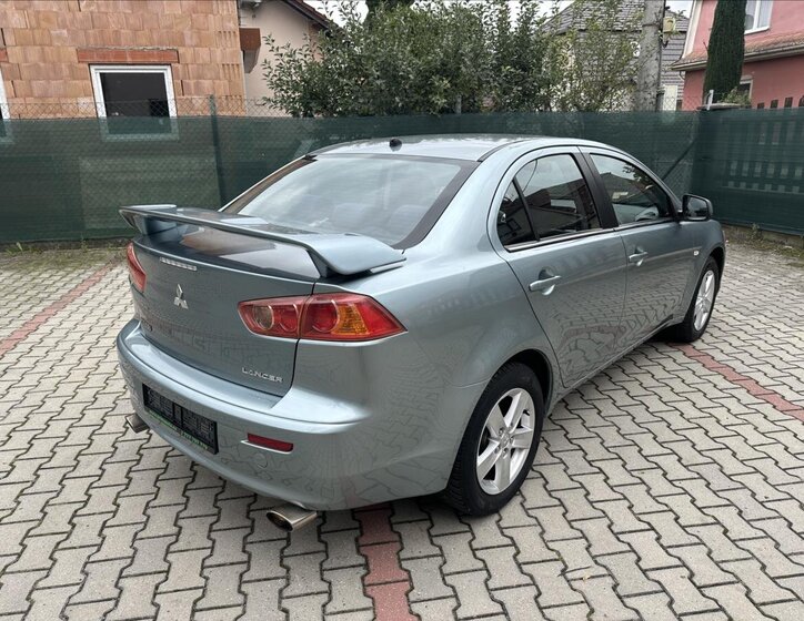 Mitsubishi Lancer Sedan / Limuzína 1,8 l 105 kw