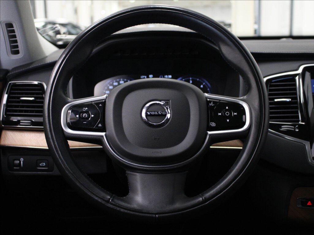 Volvo XC90 SUV / Terénní 2,0 l 173 kw