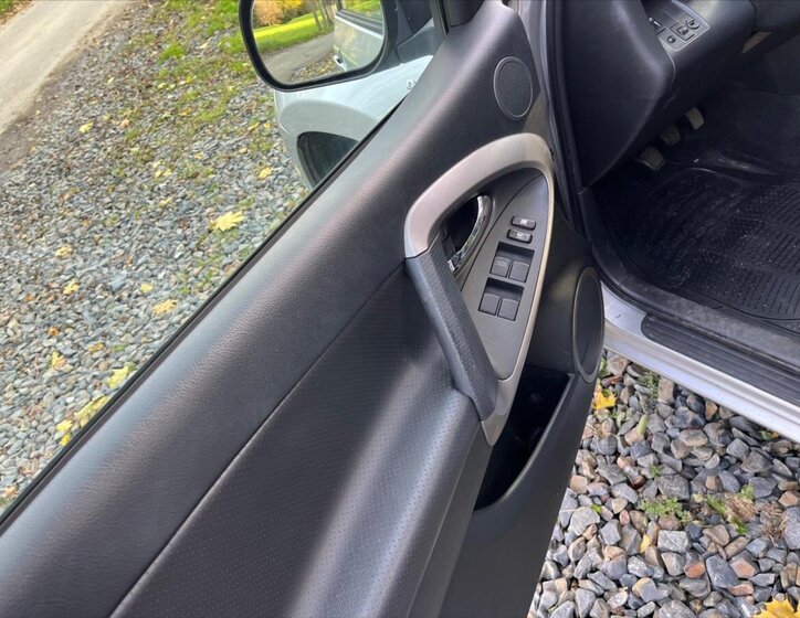 Toyota RAV4 Ostatní 2,2 l 100 kw