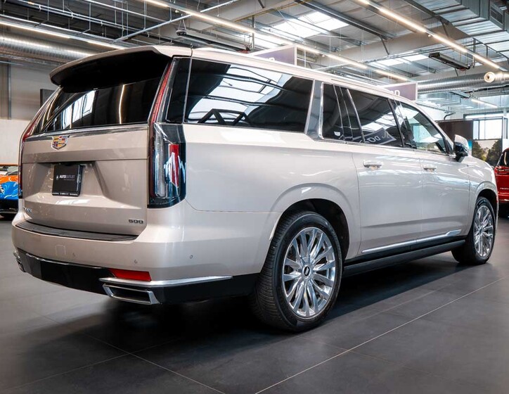 Cadillac Escalade 8