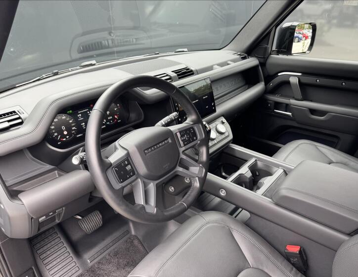 Land Rover Defender 9