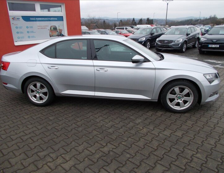 Škoda Superb Sedan / Limuzína 2,0 l 110 kw