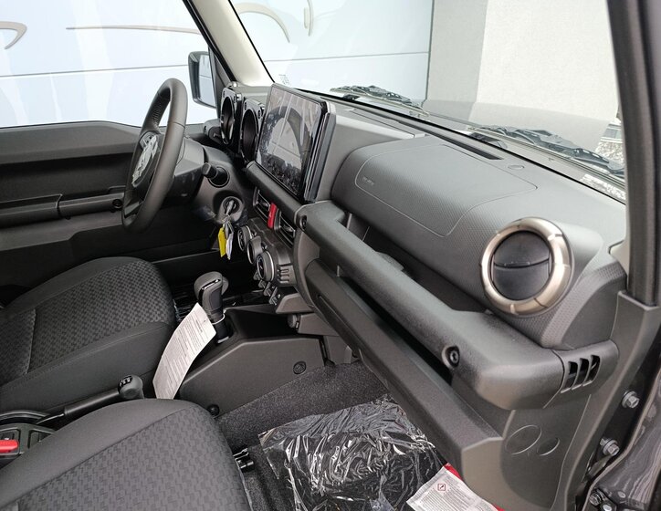 Suzuki Jimny SUV 1,5 l 75 kw
