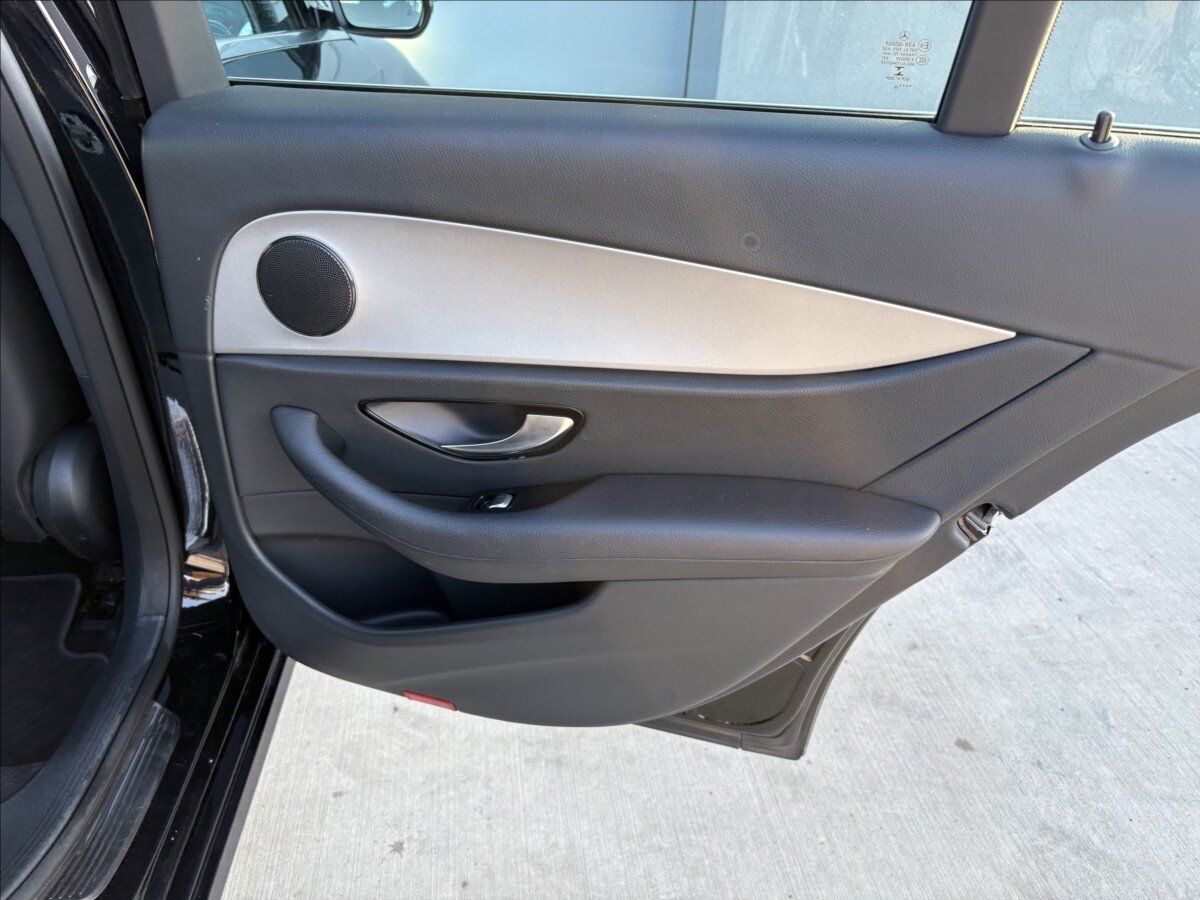 Mercedes-Benz Třídy E Sedan / Limuzína 2,0 l 143 kw