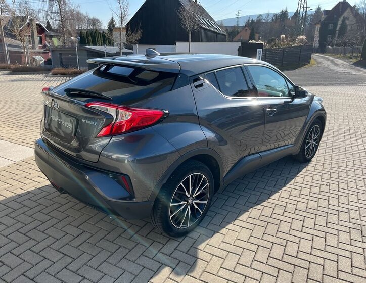 Toyota C-HR SUV / Terénní 1,8 l 72 kw