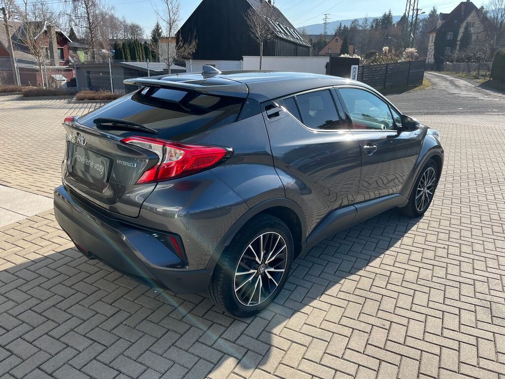 Toyota C-HR SUV / Terénní 1,8 l 72 kw