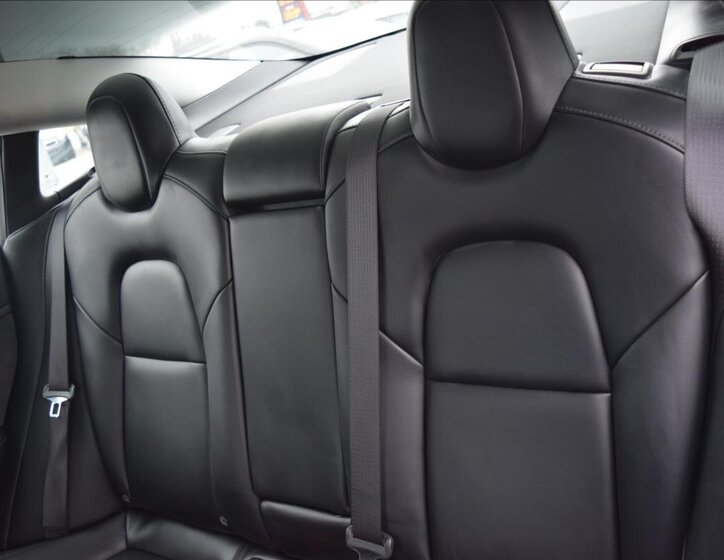 Tesla Model 3 Sedan 0,0 366 kw