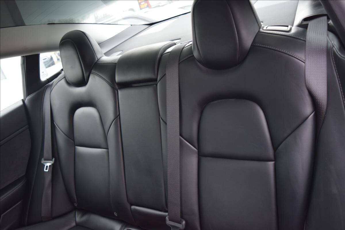 Tesla Model 3 Sedan 0,0 366 kw