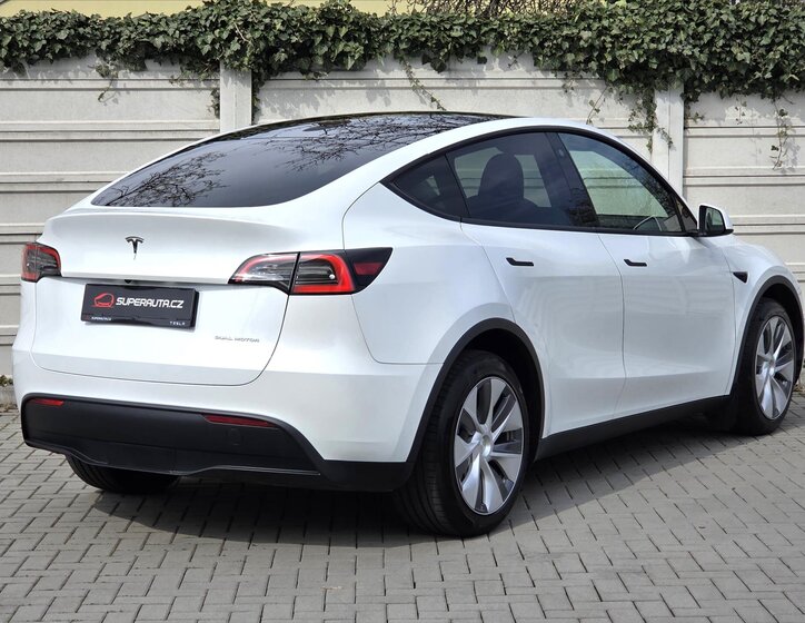 Tesla Model Y SUV / Terénní 0,0 378 kw