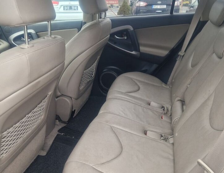 Toyota RAV4 SUV 2,2 l 130 kw