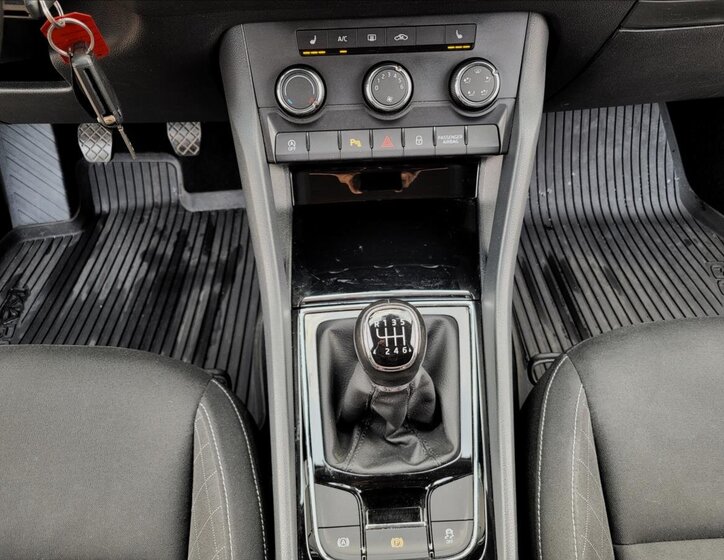 Škoda Karoq SUV / Terénní 1,6 l 85 kw