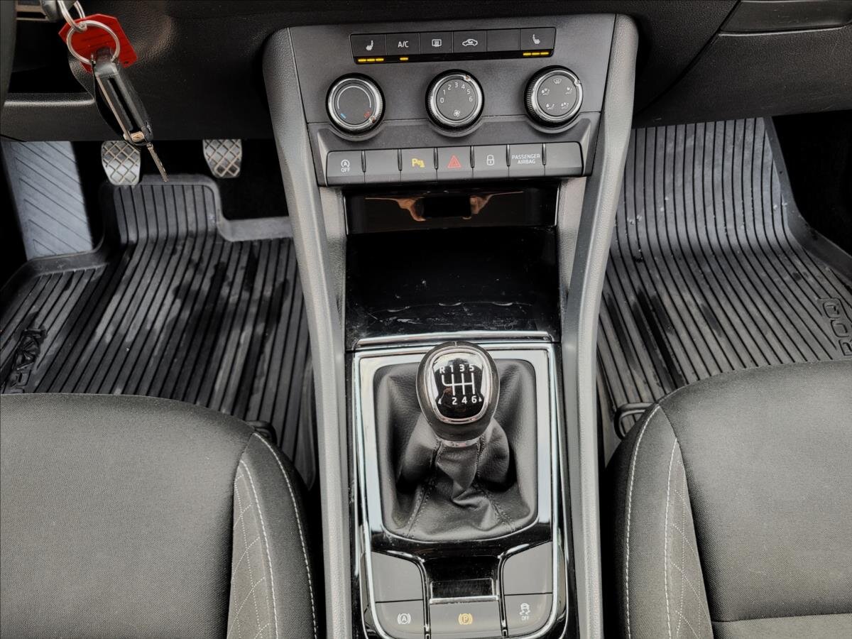 Škoda Karoq SUV / Terénní 1,6 l 85 kw