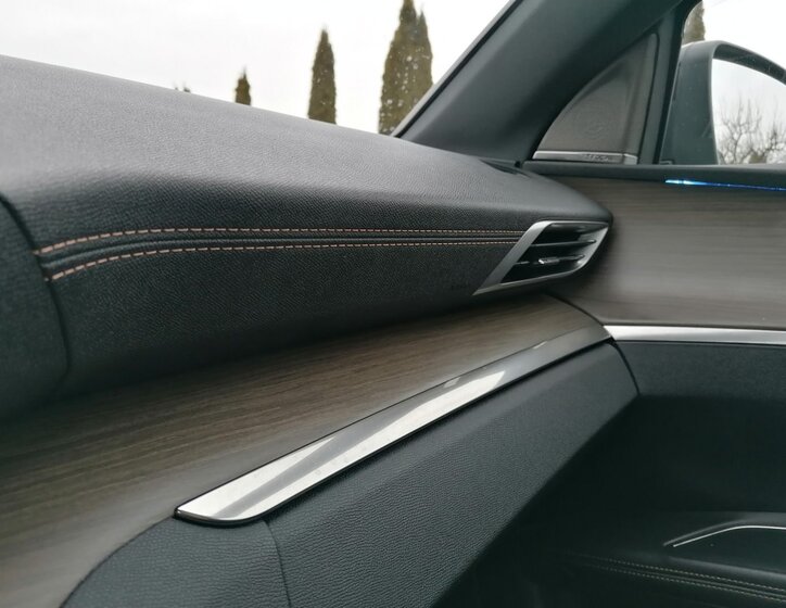 Peugeot 5008 SUV 1,5 l 96 kw