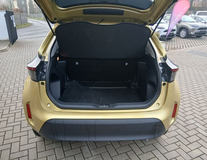 Toyota Yaris Cross 13