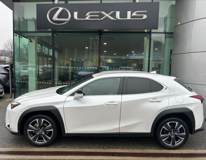 Lexus UX 300h SUV / Terénní 2,0 l 146 kw