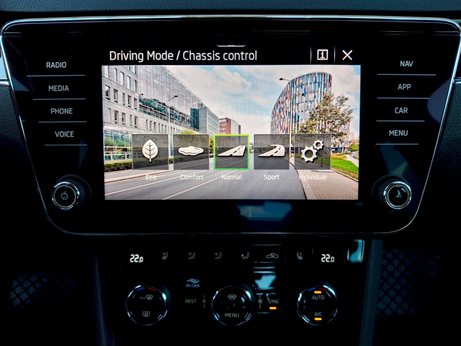 Škoda Superb Sedan / Limuzína 2,0 l 110 kw