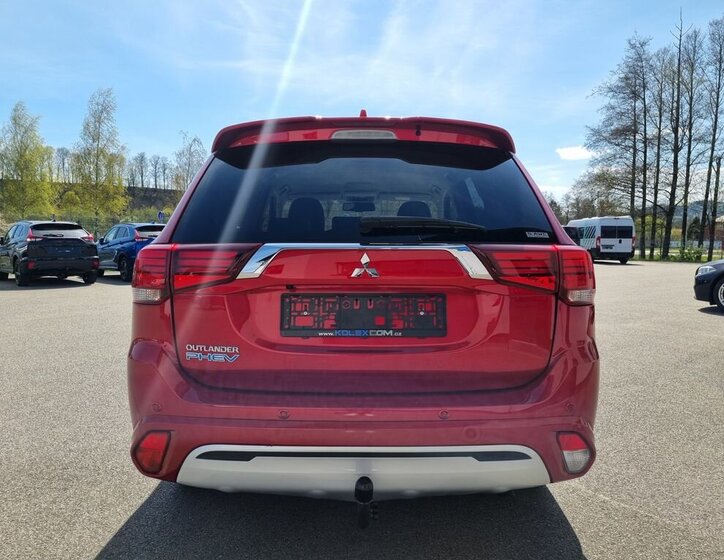 Mitsubishi Outlander SUV / Terénní 2,4 l 165 kw