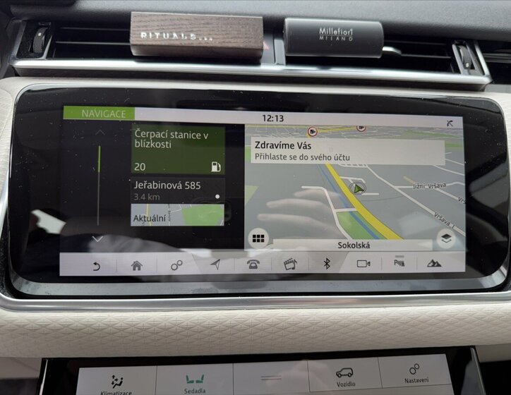 Land Rover Range Rover Velar SUV / Terénní 2,0 l 177 kw