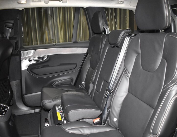 Volvo XC90 SUV / Terénní 2,0 l 335 kw