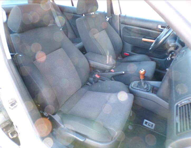 Volkswagen Bora Sedan / Limuzína 1,6 l 74 kw