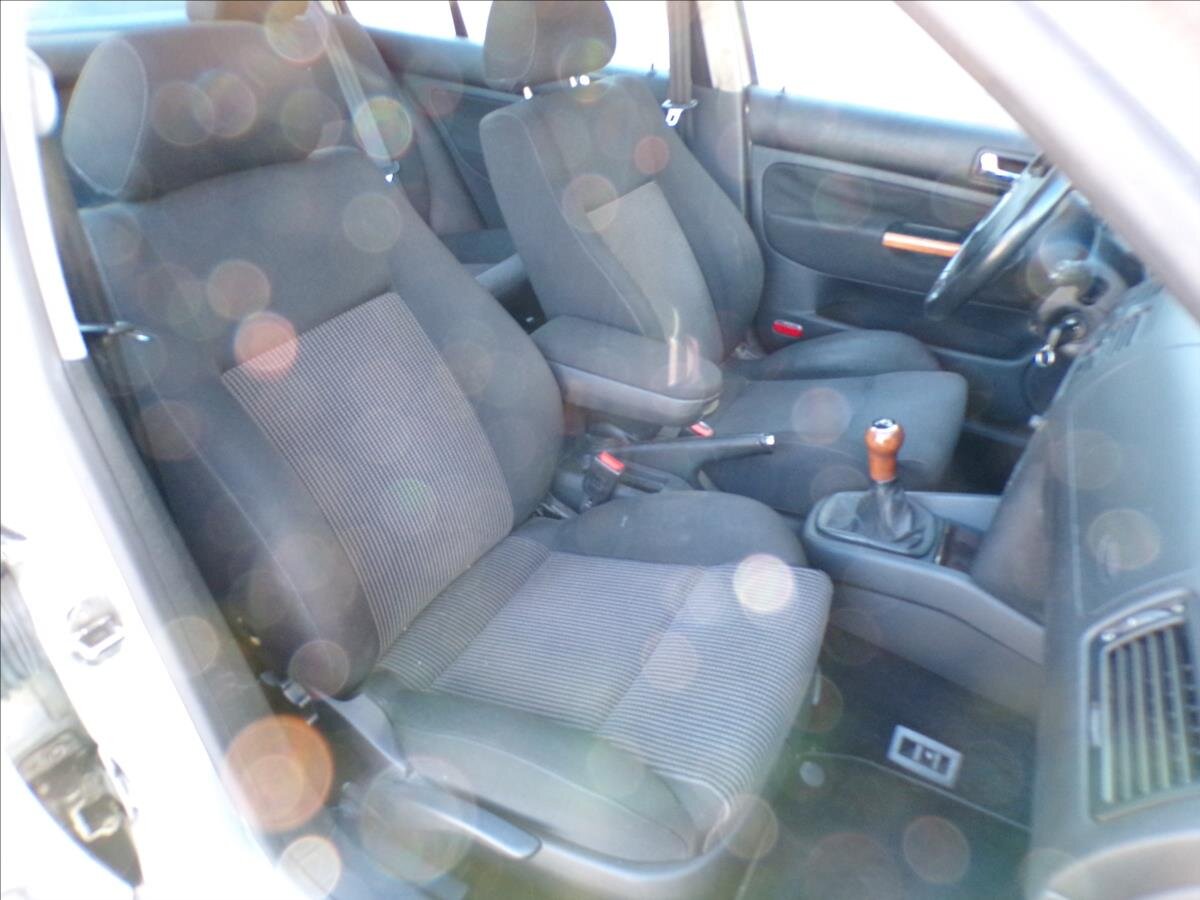 Volkswagen Bora Sedan / Limuzína 1,6 l 74 kw