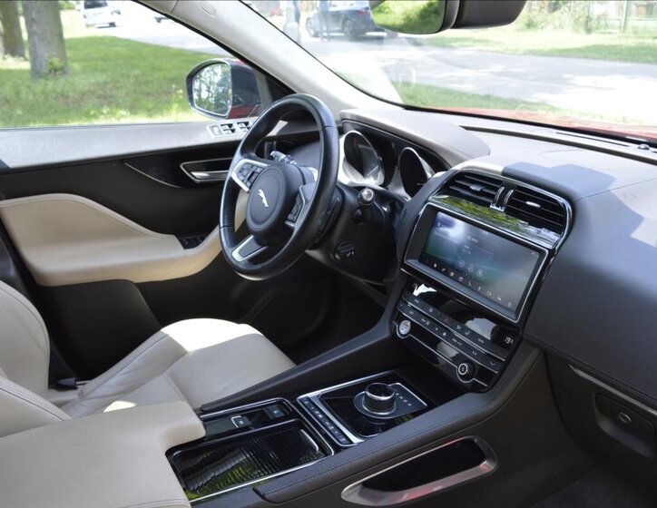 Jaguar F-Pace SUV 2,0 l 177 kw