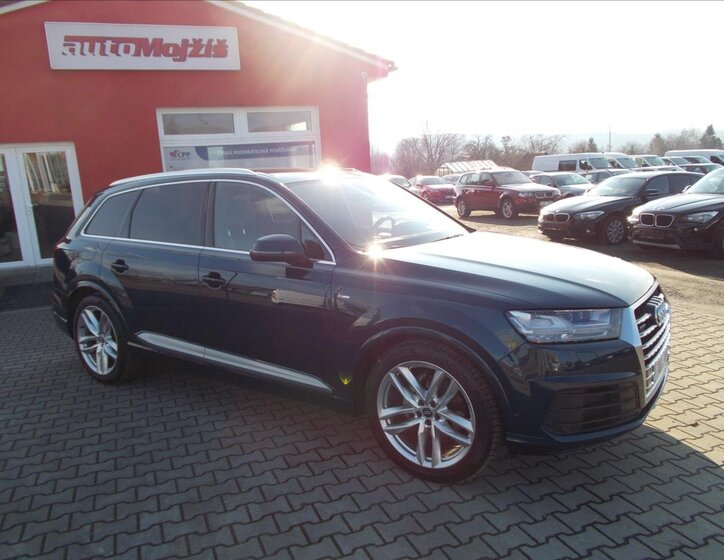 Audi Q7 8