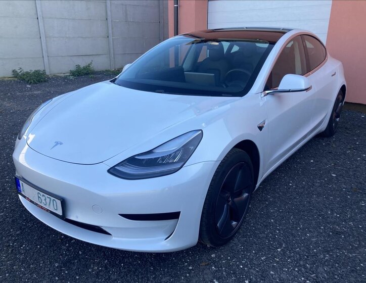 Tesla Model 3 Sedan 0,0 208 kw