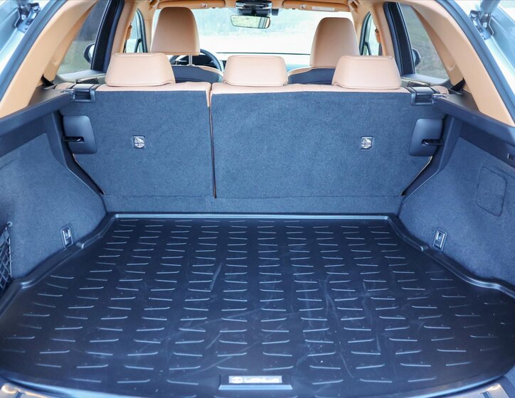 Lexus NX 450h plus SUV / Terénní 2,5 l 136 kw